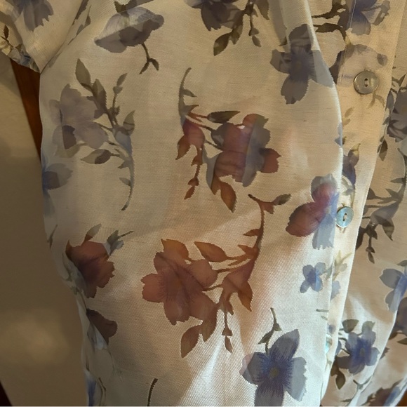 Women’s Size 14W Semi-Sheer Button Up Blue and White Floral Blouse - Picture 4 of 6